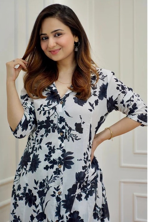 Elegant Black & White Floral Cotton Kurti Pant Set preview